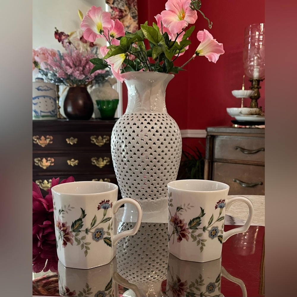 2 Andrea by Sadek Buckingham Coffee/Tea Mugs White Octagonal Floral Gold Japan - Picture 11 of 14